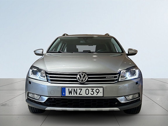Volkswagen Passat Alltrack 2 of 19