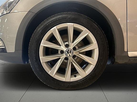 Volkswagen Passat Alltrack 14 of 19