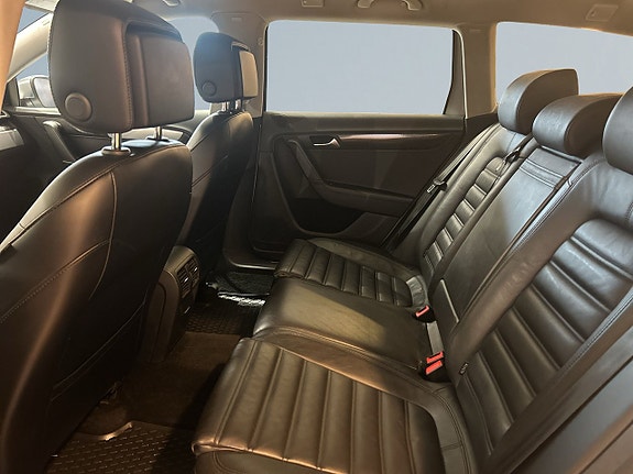 Volkswagen Passat Alltrack 13 of 19
