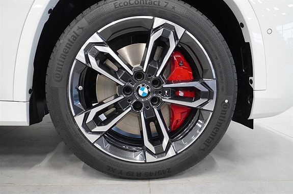 BMW iX1 17 of 20