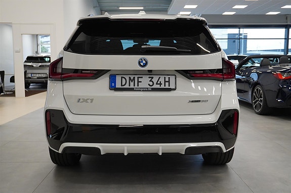 BMW iX1 19 of 20