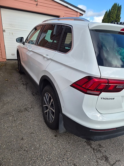 Volkswagen Tiguan 3 of 9