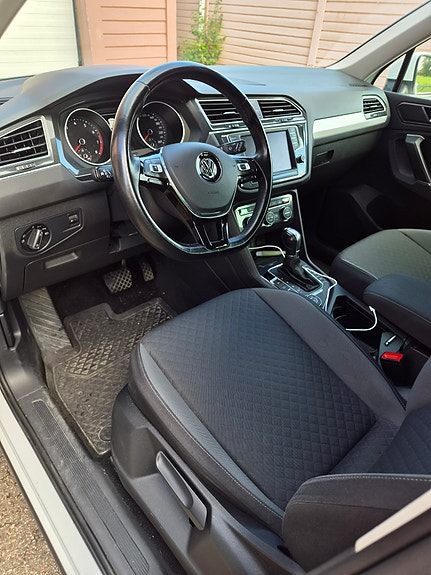 Volkswagen Tiguan 5 of 9
