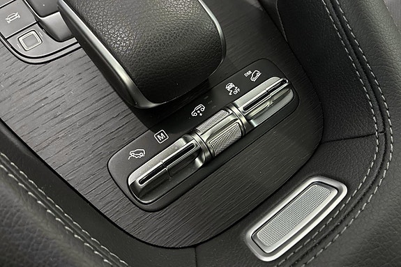 Mercedes-Benz GLS580 25 of 30
