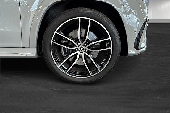 Mercedes-Benz GLS580 12 of 30