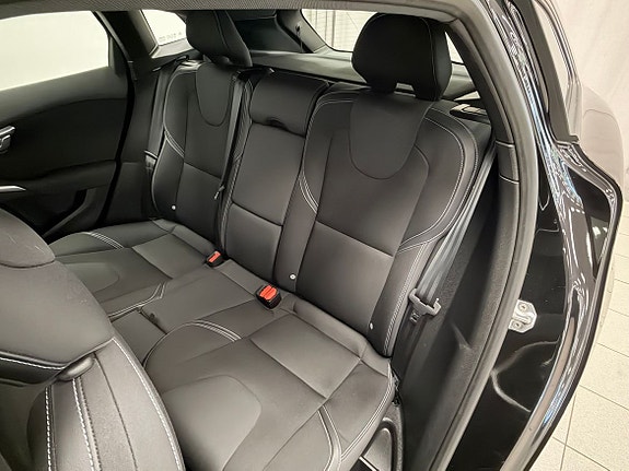 Volvo V40 17 of 19