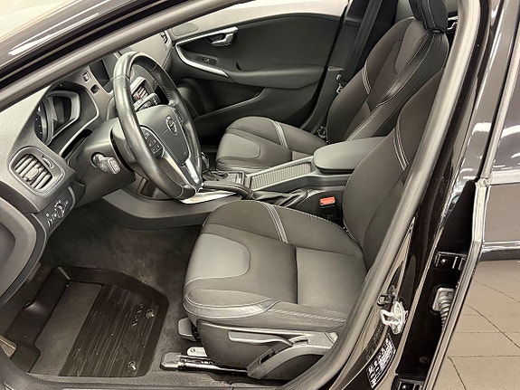 Volvo V40 6 of 19