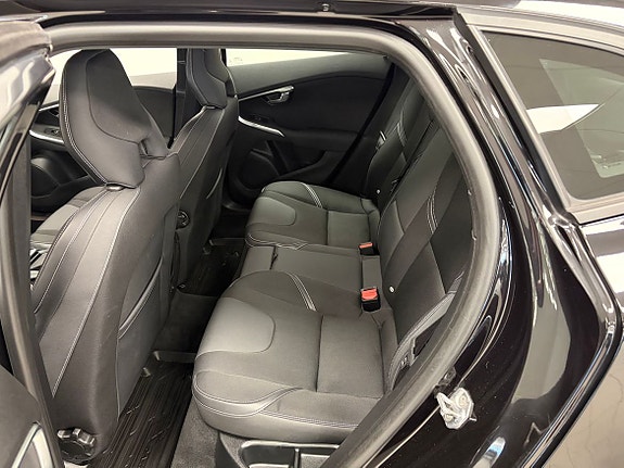 Volvo V40 16 of 19