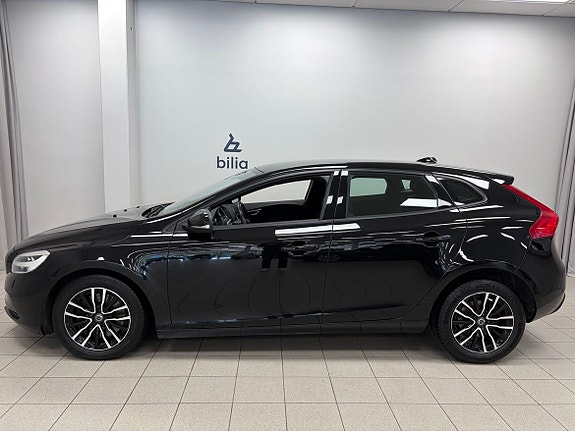 Volvo V40 2 of 19