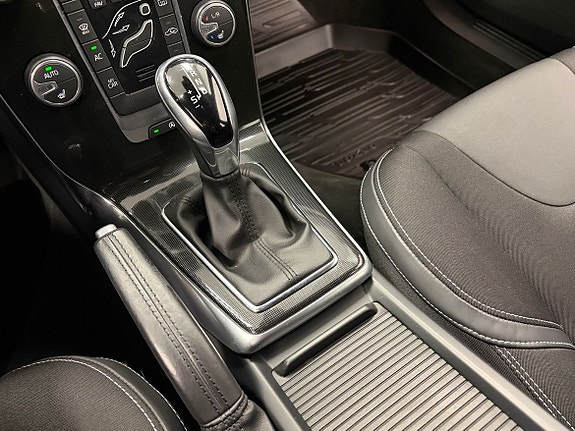 Volvo V40 15 of 19
