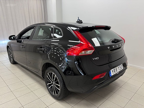 Volvo V40 3 of 19