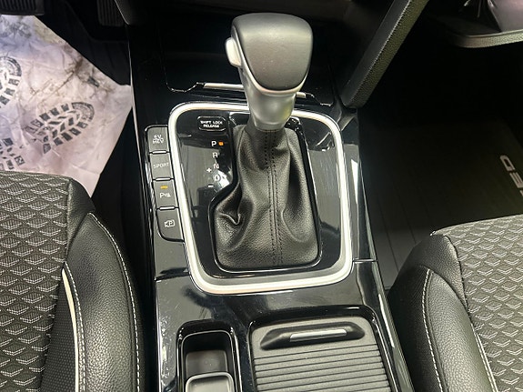 Kia Ceed 17 of 19