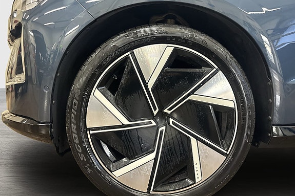 Volvo EX90 10 of 30