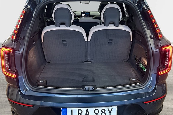 Volvo EX90 14 of 30