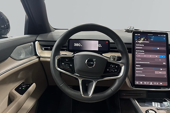 Volvo EX90 11 of 30