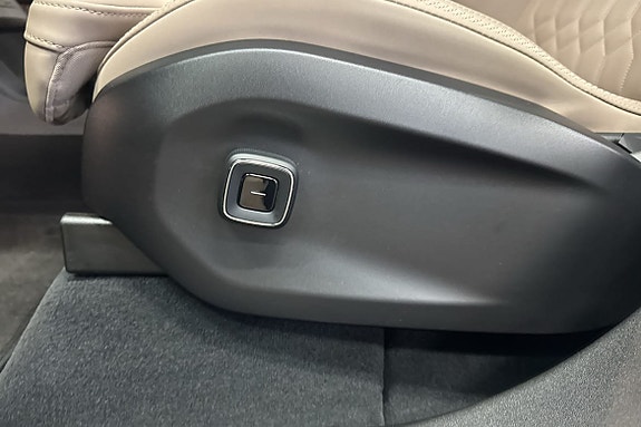Volvo EX90 19 of 30