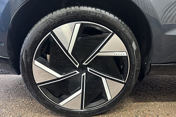 Volvo EX90 16 of 30