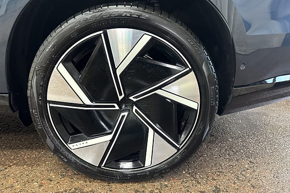 Volvo EX90 15 of 30