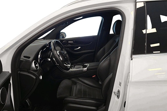 Mercedes-Benz GLC300 e 8 of 17