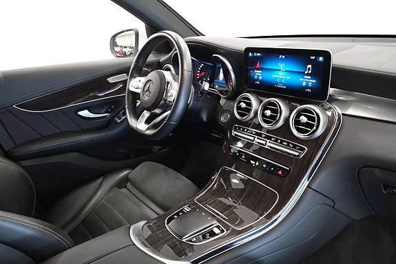 Mercedes-Benz GLC300 e 14 of 17