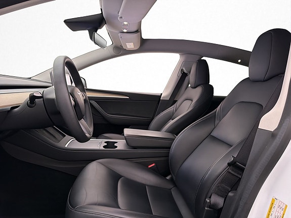 Tesla Model Y 15 of 30