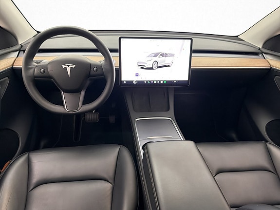 Tesla Model Y 14 of 30