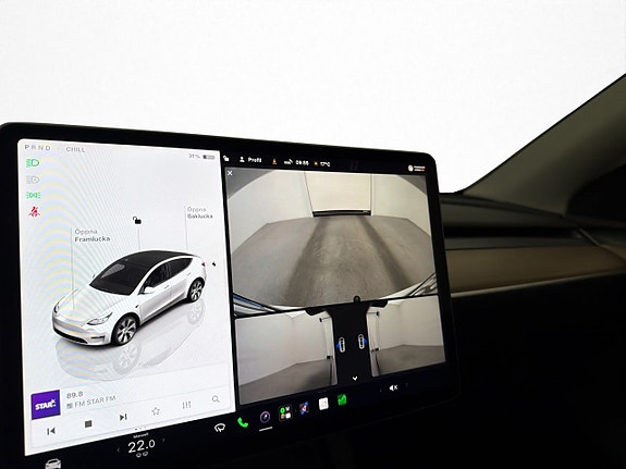 Tesla Model Y 21 of 30