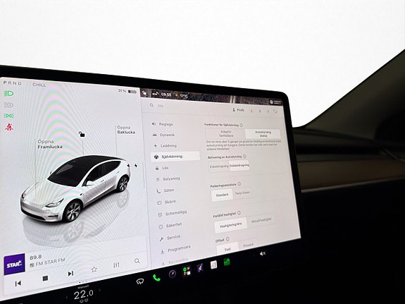 Tesla Model Y 24 of 30