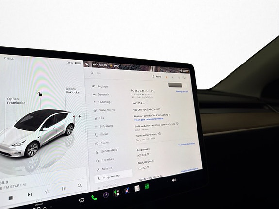 Tesla Model Y 25 of 30