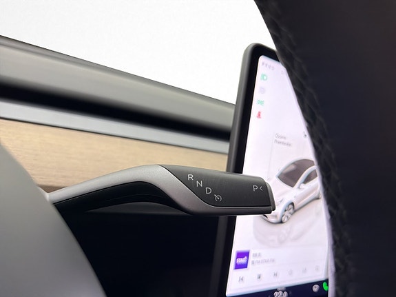 Tesla Model Y 27 of 30