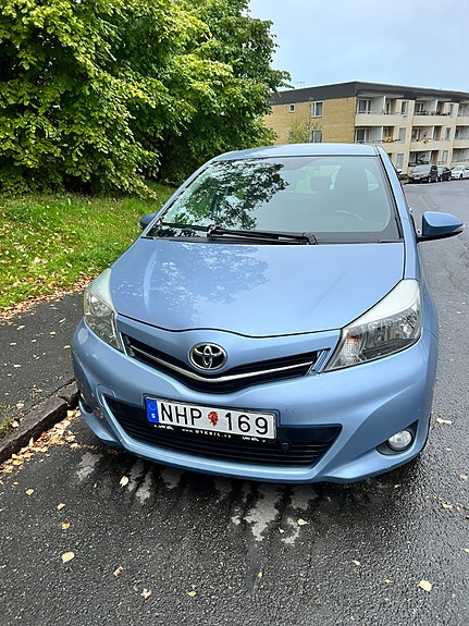 Toyota Yaris 5 of 13