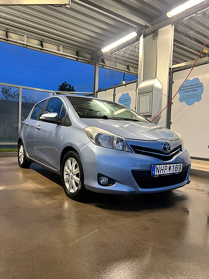 Toyota Yaris 13 of 13