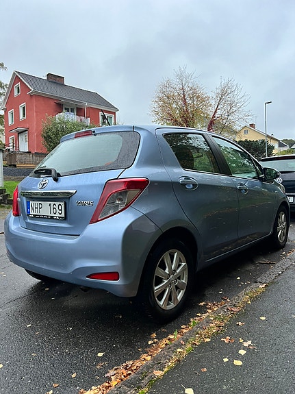Toyota Yaris 4 of 13