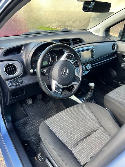 Toyota Yaris 8 of 13