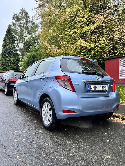 Toyota Yaris 3 of 13