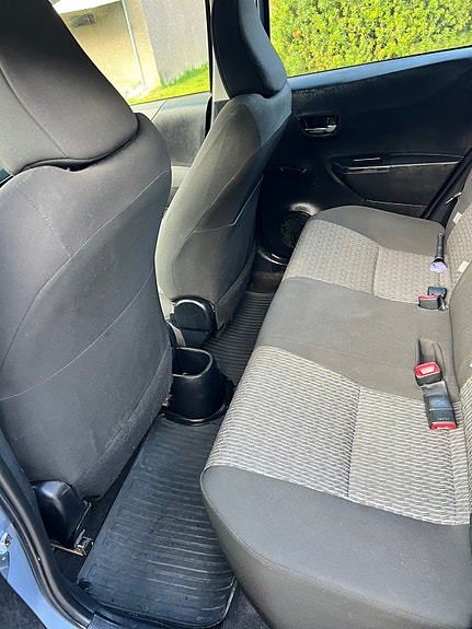 Toyota Yaris 9 of 13