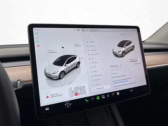 Tesla Model Y 26 of 30