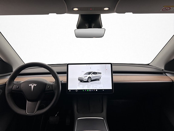 Tesla Model Y 15 of 30