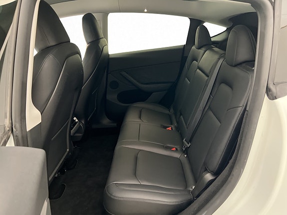 Tesla Model Y 17 of 30