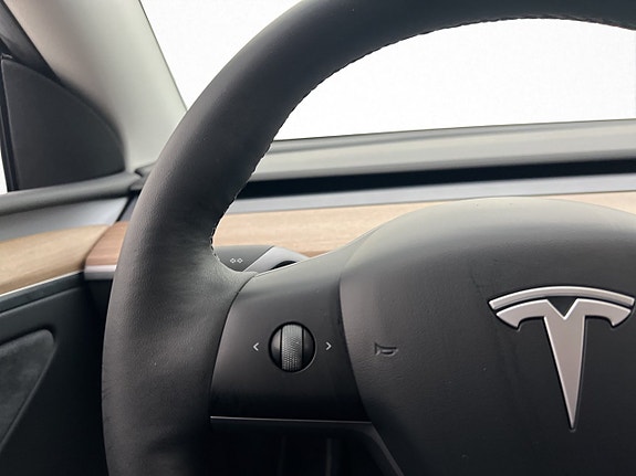 Tesla Model Y 27 of 30