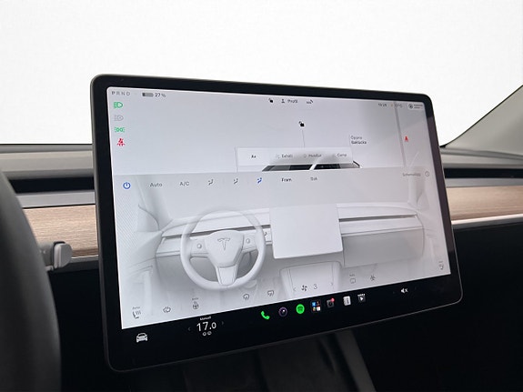 Tesla Model Y 21 of 30