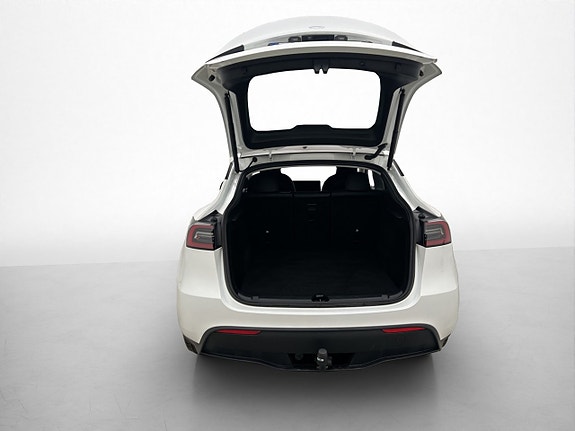 Tesla Model Y 11 of 30