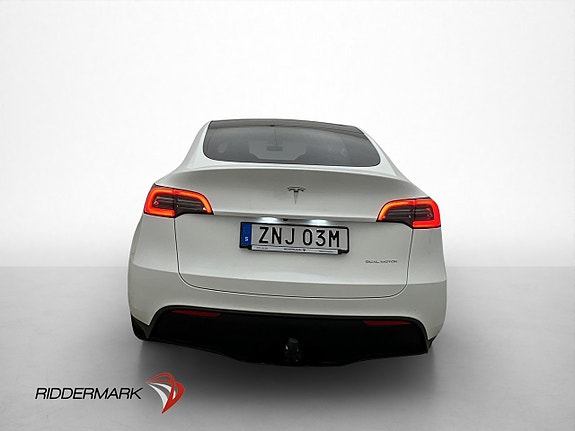 Tesla Model Y 8 of 30