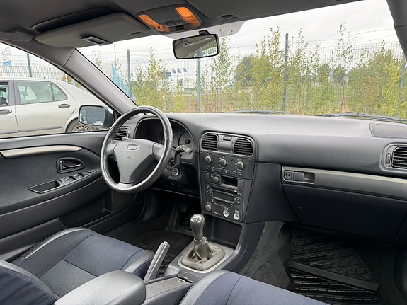 Volvo V40 4 of 6