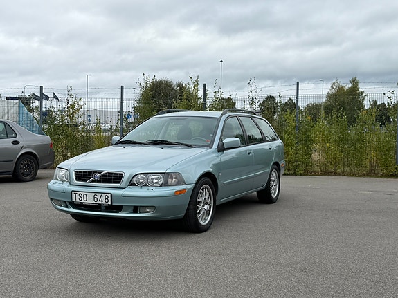 Volvo V40 2 of 6
