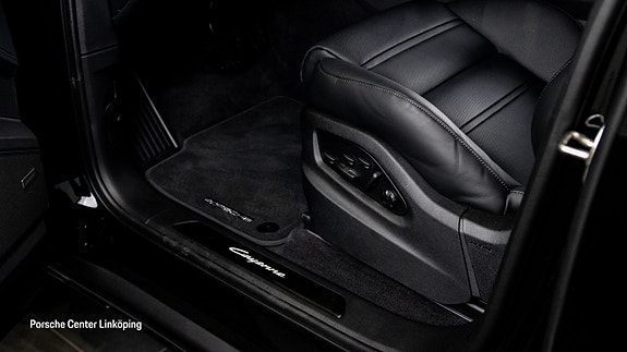Porsche Cayenne Coupe 21 of 26