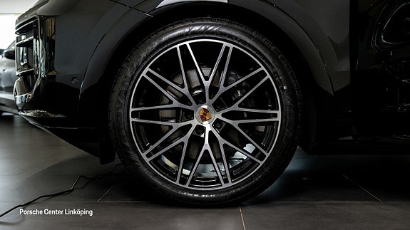 Porsche Cayenne Coupe 9 of 26
