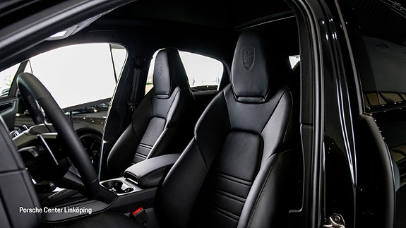 Porsche Cayenne Coupe 11 of 26