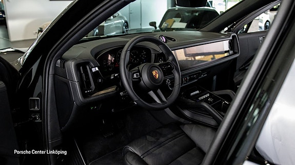 Porsche Cayenne Coupe 10 of 26