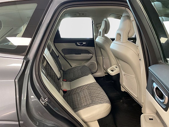 Volvo XC60 8 of 13